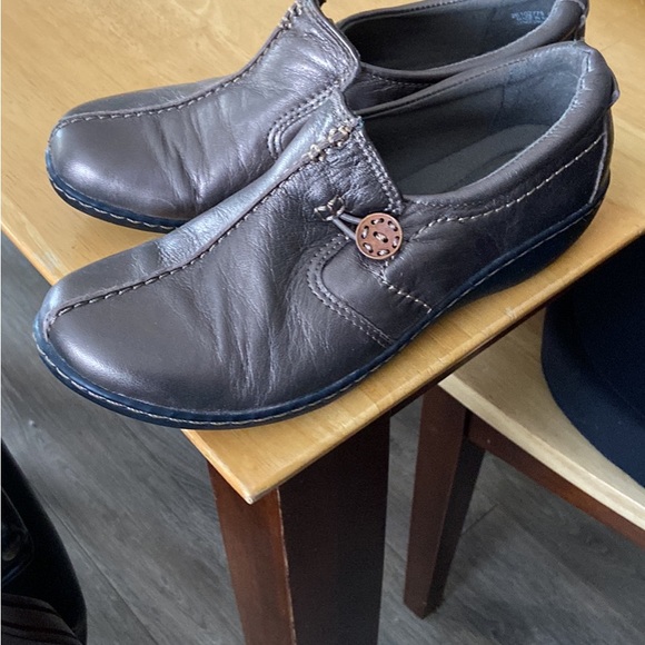 Shoes - Picture 4 of 5